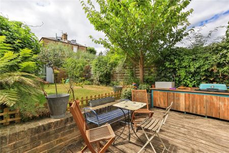 3 bedroom terraced house to rent - Photo 2