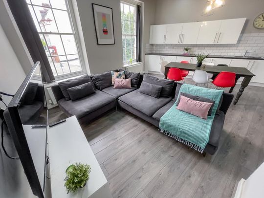 9 bedroom flat to rent - Photo 1