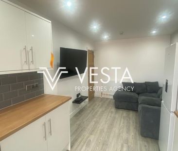 4 bedroom terraced house to rent - Photo 1