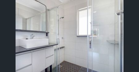 NEAT AND TIDY 4X1 HOME WITH AMPLE PARKING - Photo 4