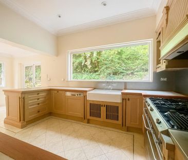 Harbour View Family Home in Vaucluse with Pool & Garden Retreat - Photo 6