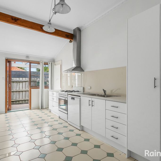 Too Good To Miss! - Photo 1