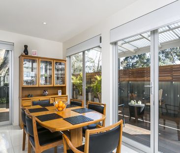 BEAUTIFULLY POSITIONED TOWNHOUSE - Photo 3