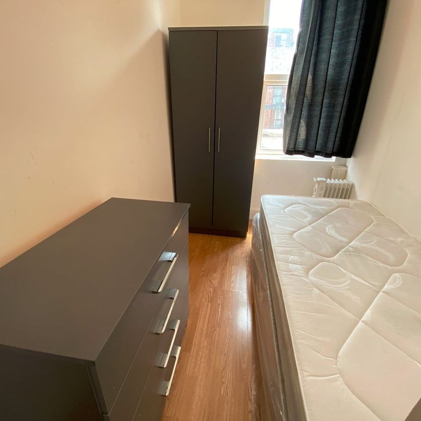 Room in a Shared House, Walm Lane, NW2 - Photo 2