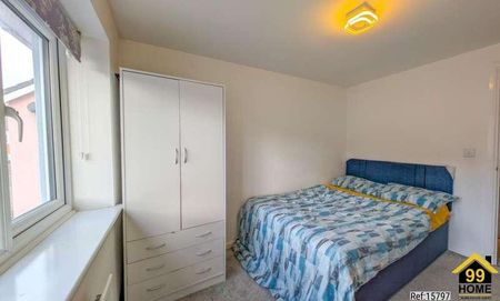 Over Court Gardens, Patchway, Bristol, United Kingdom, BS34 - Photo 2