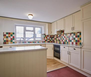 3 bedroom semi-detached house to rent - Photo 6