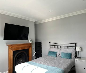 Room 1: Flat 4, 30 Stoke Road, Guildford, GU1 4HR - Photo 5