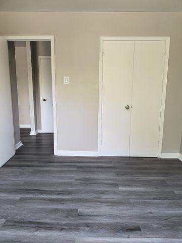 19 Iroquois Apartments - Photo 4