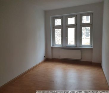 Perfekt für junge Familien - 3-Raum-Wohnung im 1. OG mit Altbauchar... - Photo 2