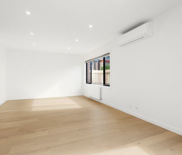 A breath-taking family home in a great location! - Photo 1