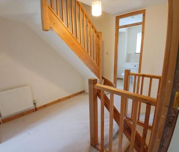 4 bedroom semi-detached house to rent - Photo 2