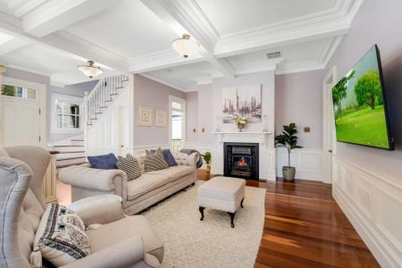 Stunning Home With Timeless Art Deco Elegance - Photo 2