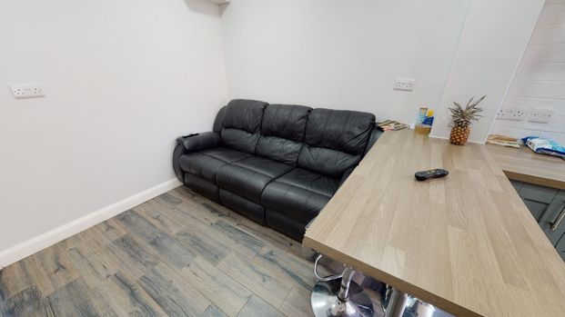 24 Winnie Road Selly Oak - Photo 1