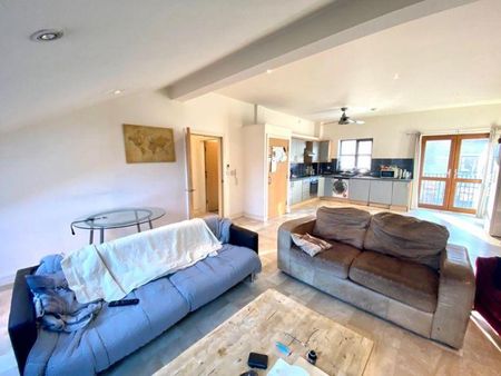 3 bedroom flat to rent - Photo 3