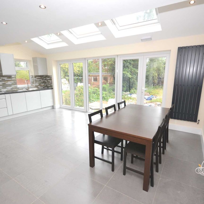 Church Road, Reading, Berkshire, RG6 1HW - Room 8 - Photo 1