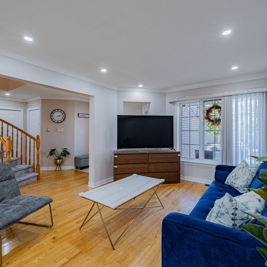 For Lease - 17 Rodeo Drive, Barrhaven, Ontario - Photo 1