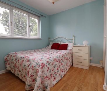 Wilders Close, Woking - 3 bedrooms Property for lettings - Seymours - Photo 5