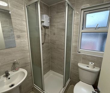 Room in a Shared House, Leslie Road, E11 - Photo 5