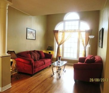 1185 The Queensway - Photo 2