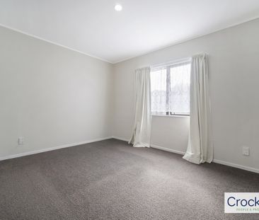 Spacious 3-Bedroom Home - Gated large backyard - Photo 1