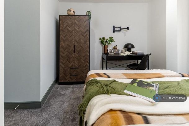 1 bedroom in a house share to rent - Photo 1