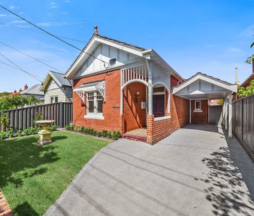 FULLY RENOVATED FOUR BEDROOM HOME IN THE HEART OF OAKLEIGH - Photo 1
