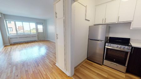 4875 Dufferin, Montréal, QC - Photo 2
