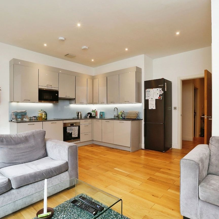 Room in a Shared House, Milner Road, SW19 - Photo 1