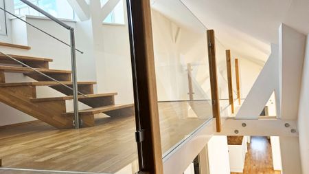 Innenstadt: exklusive Penthouse-Maisonette mit großer, grüner Dachterrasse im neuen Neutorviertel - Photo 2