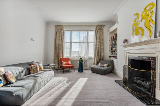 3 bedroom flat in 31 Kensington Court - Photo 1