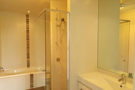 LUXURY 3-BEDROOM APARTMENT, WALKING DISTANCE TO WESTFIELD SHOPPING CENTRE WEST LAKES - Photo 4