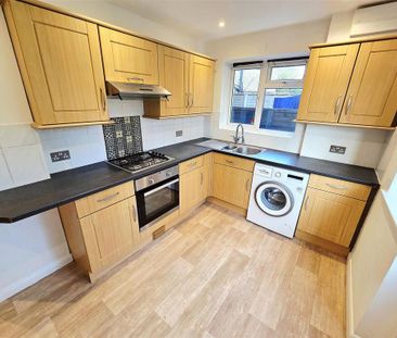 2 bedroom maisonette to rent - Photo 2