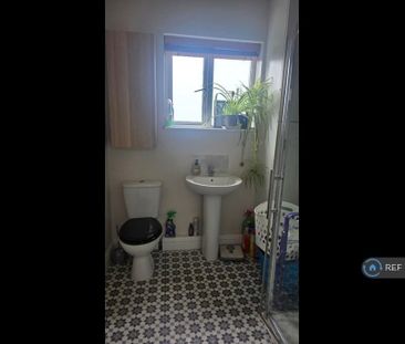 1 bedroom in a house share to rent - Photo 4