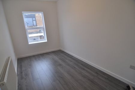 2 bed Apartment - To Let - Photo 5