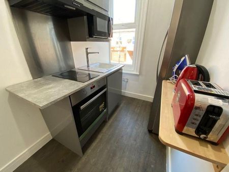 2 bedroom flat to rent - Photo 5