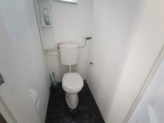 kleine Hauptmietwohnung (KAT D) mit Gangtoilette in einem Stilaltbauhaus - Nähe Matzleinsdorferplatz gelegen! - Photo 1