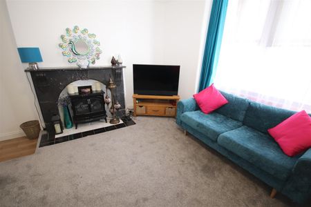 1 bedroom Apartment to let - Photo 3