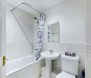 2 bedroom Flat To Let - Photo 5