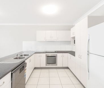 MODERN FURNISHED TOWNHOUSE CLOSE TO CBD - Photo 3