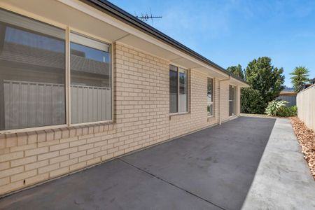 Freshly painted four bedroom home - Photo 2