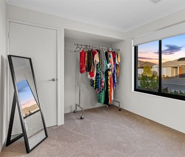 Beautifully Presented Fully Furnished Home in Brabham – Move-In Ready - Photo 6