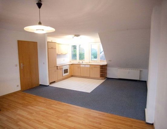 Bad Sülze - schöne 2-Zimmerwohnung im Dachgeschoss mit Dachterrasse und EBK zu vermieten - Photo 1