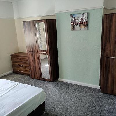 4 bedroom semi-detached house to rent - Photo 1