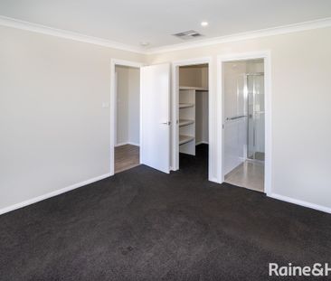 MODERN PROEPRTY IN STUNNING SUBURB - Photo 2