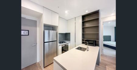 Resort Living in the heart of Melbourne - Near new furnished apartment - Photo 5