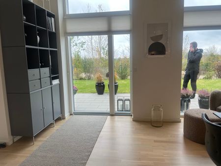 Indflytningsklart etplans rækkehus, med god beliggenhed i idylliske omgivelser. - Photo 3