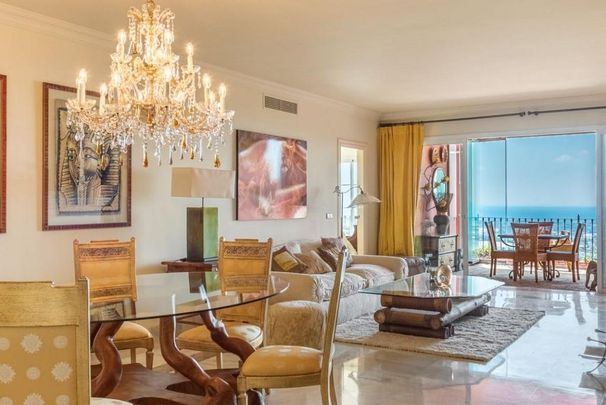 Luxury Apartment for rent in Benahavís, Spain - Photo 1