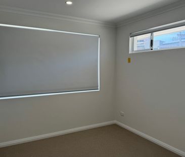 STYLISH TOWNHOUSE CLOSE TO THE BEACH - Photo 4