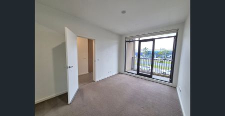 Large First Floor Two Bedroom Apartment with Two Balconies! - Photo 4