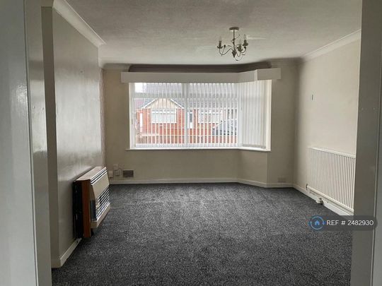 3 bedroom semi-detached house to rent - Photo 1